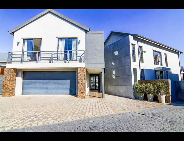 5 BEDROOM HOUSE FOR SALE IN COPPERLEAF ESTATE